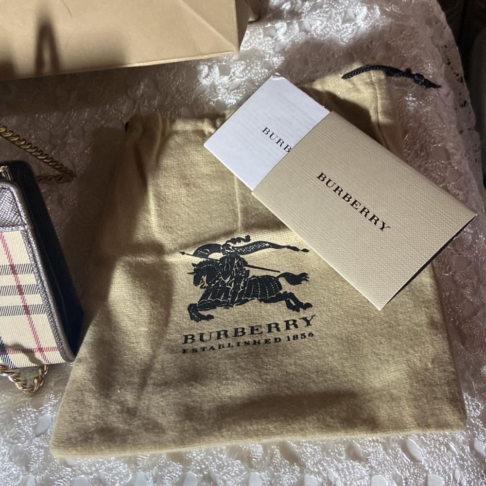 Burberry EUC KissLock Wallet COA,Dust bag,care card - Picture 7 of 17